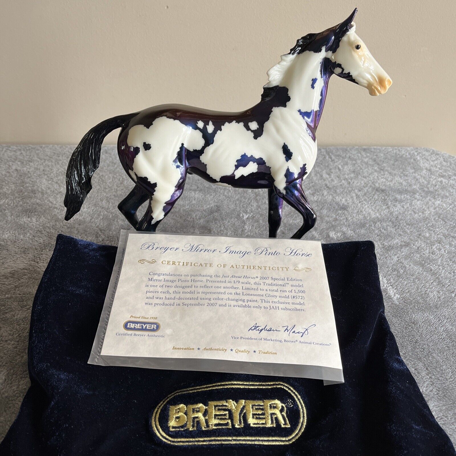 BREYER Mirror Image Pinto Horse 2007 JAH NEW with COA and original Dust Bag 