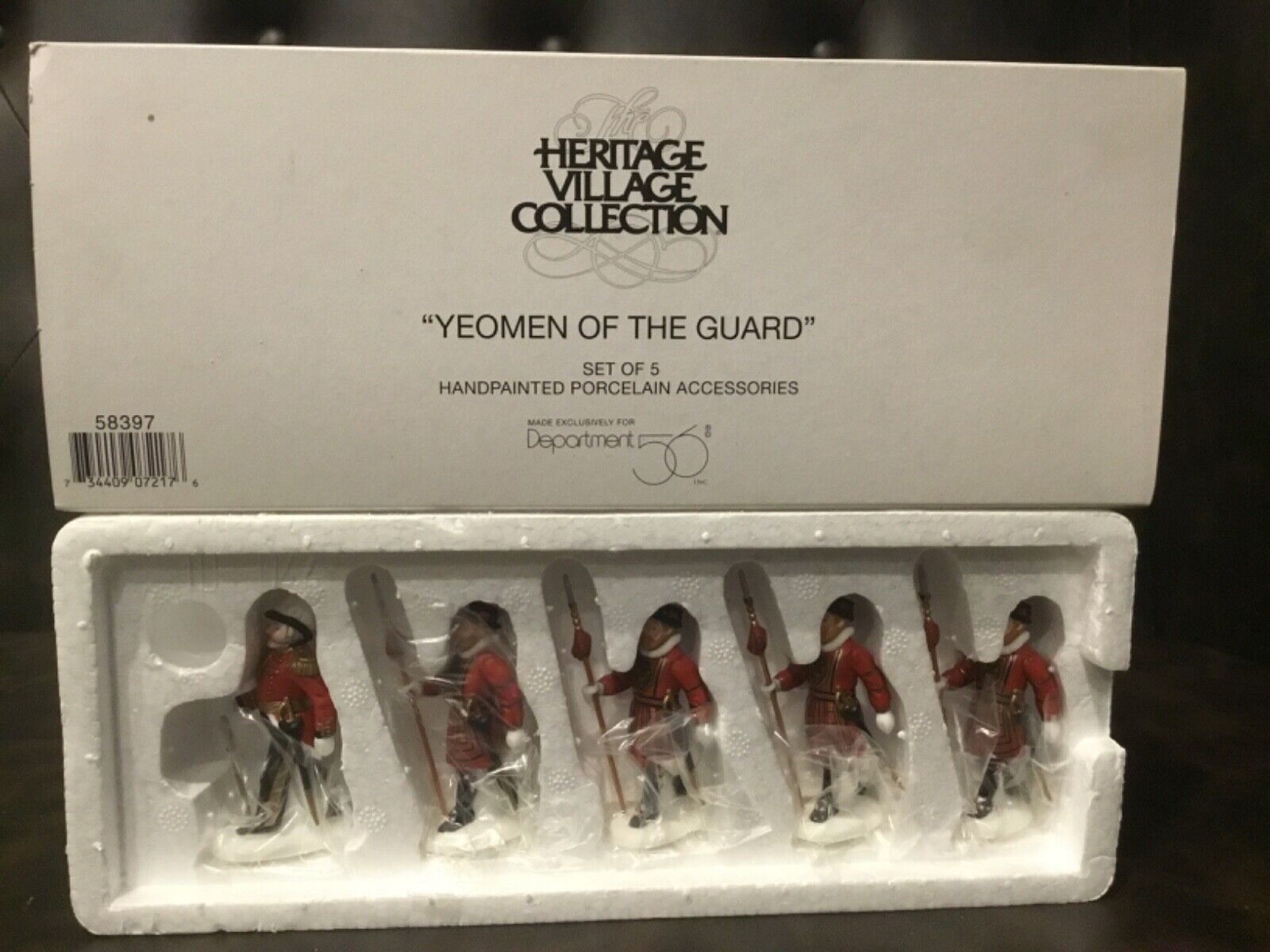 DEPT 56 HERITAGE VILLAGE COLLECTION YEOMEN OF THE GUARD\' #58397