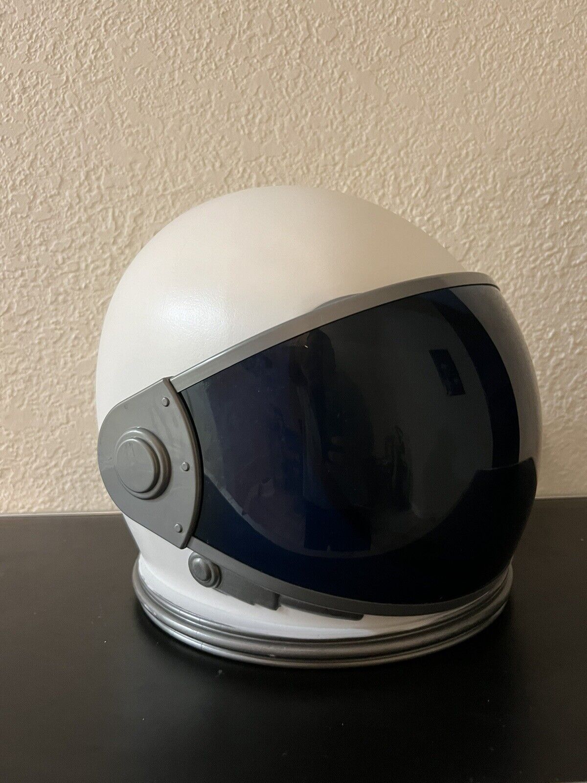Spirit Halloween Astronaut Helmet / Among Us Cosplay Helmet Adult