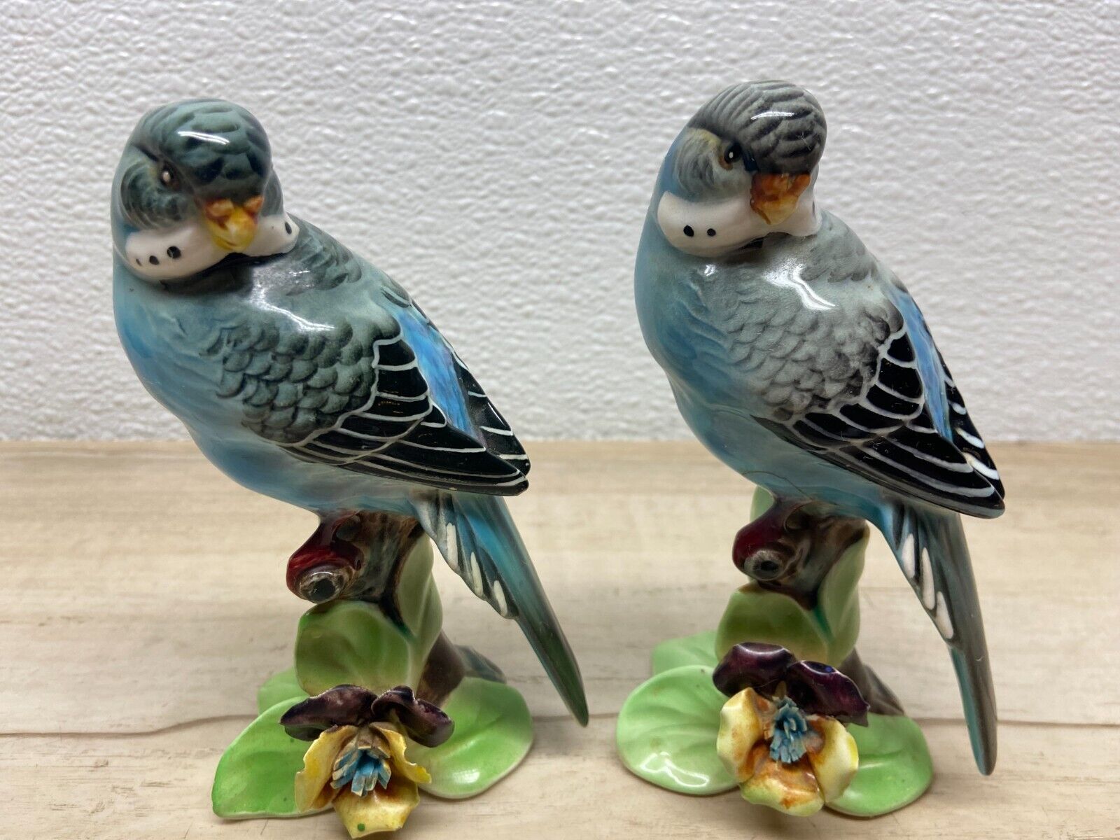 Vtg Unbranded Set Of 2 Parakeets Porcelain Figurines