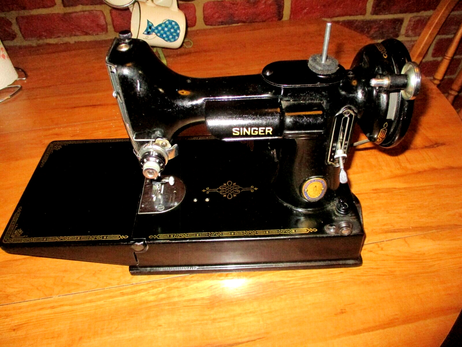 Singer 221K featherweight vintage  sewing machine collectors very nice