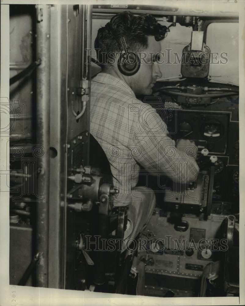 1946 Press Photo - Miami: Bruck Wright in Cockpit at Peninsular Air Transport