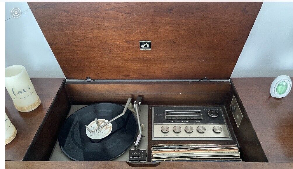 RCA Victor Radio/phonograph Console - VJT-47F