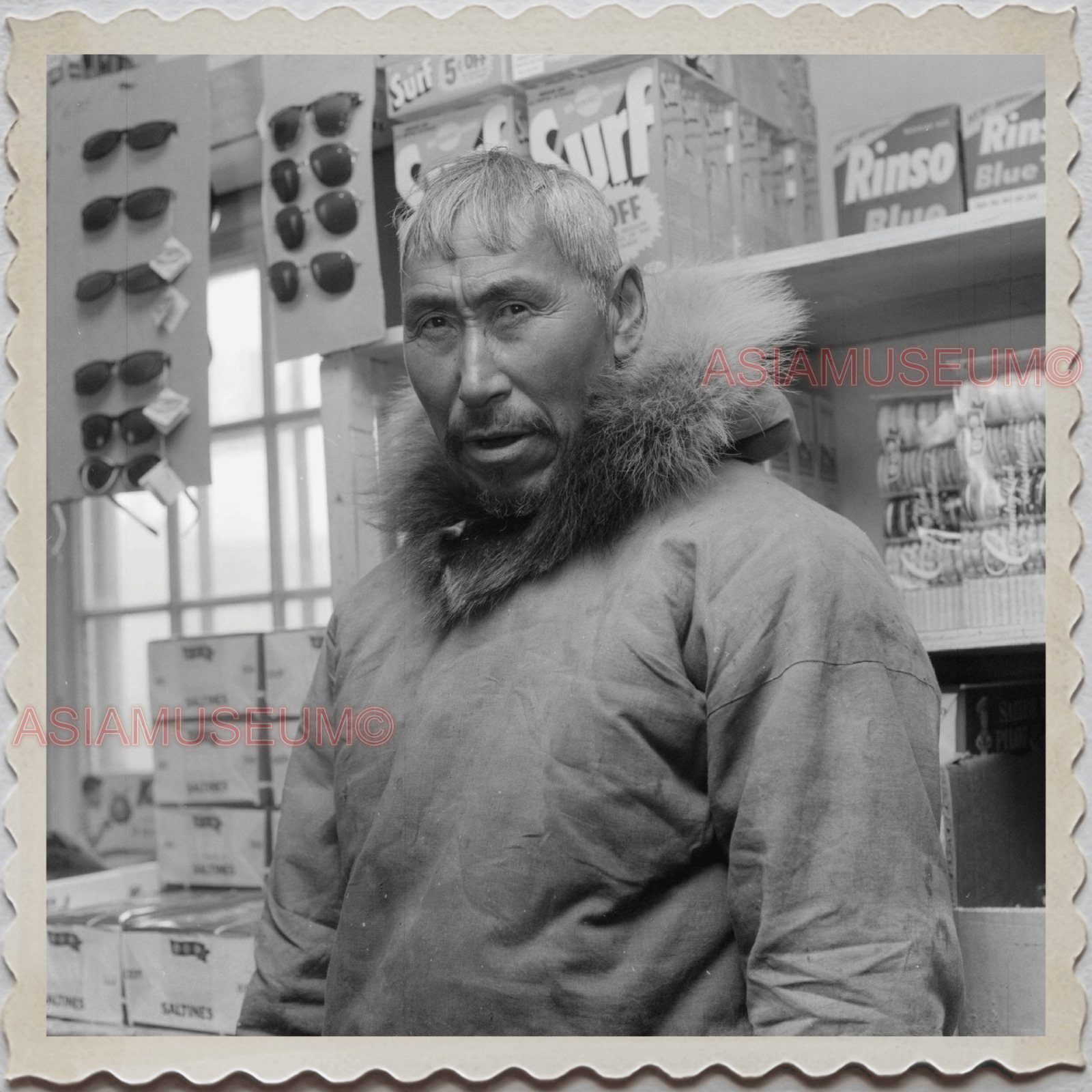 50s UTQIAGVIK NORTH SLOPE BARROW ALASKA MAN GROCERY STORE VINTAGE USA Photo 7797
