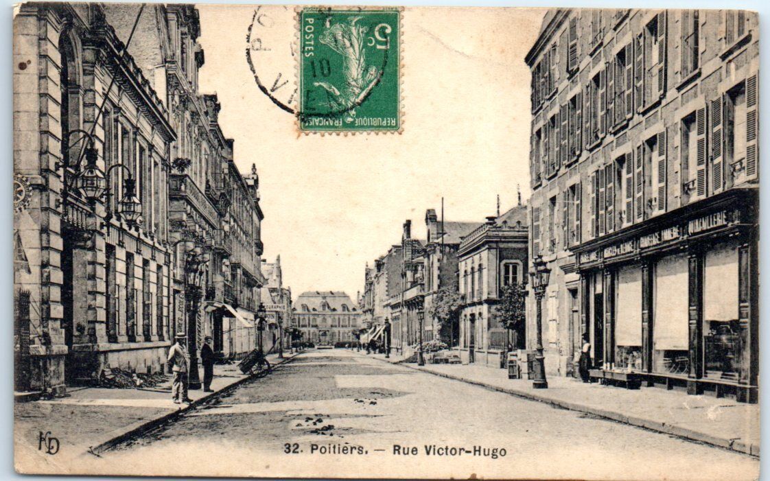 Postcard - Rue Victor-Hugo - Poitiers, France