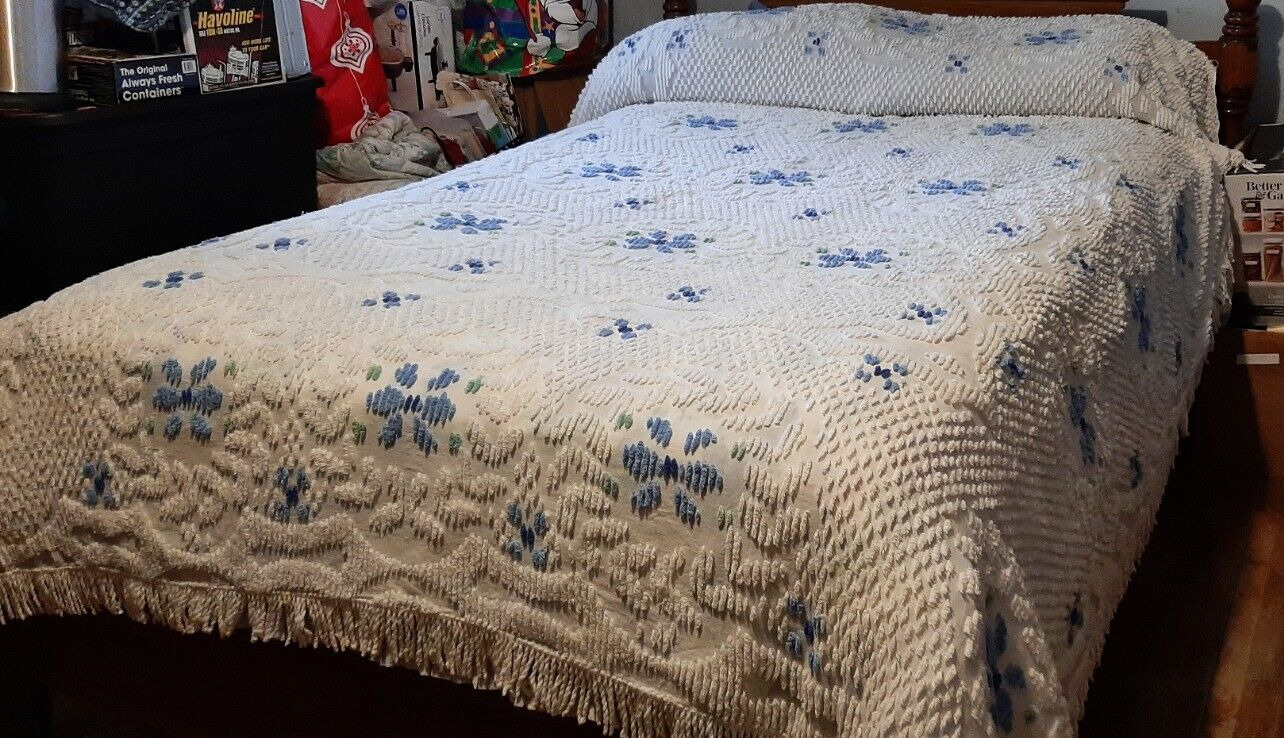 Vintage Floral Chenille Bedspread Queen/ King Fringe White & Blue 88'' x 104''