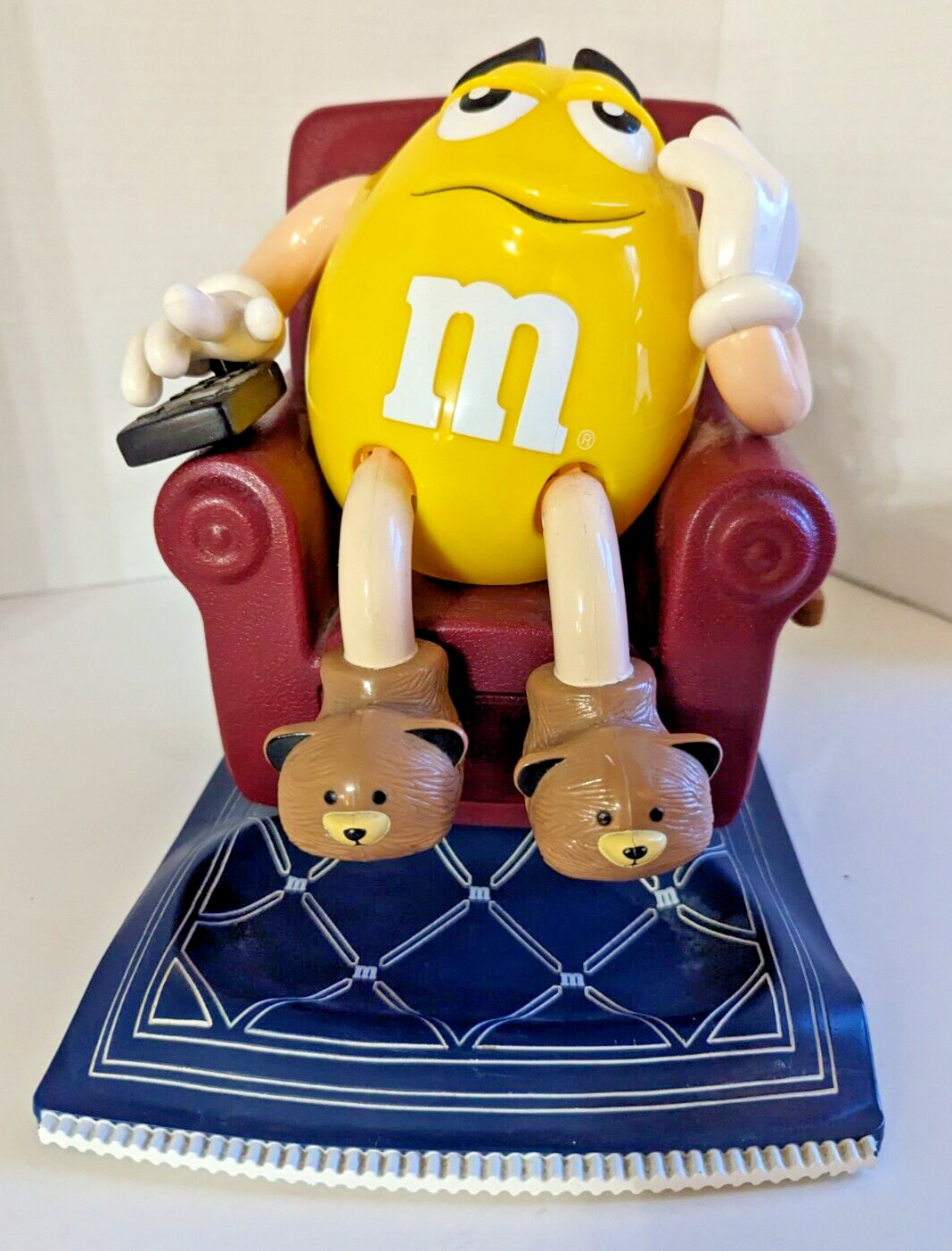 Vintage M&M\'s Yellow Peanut Lazy Boy Recliner Candy Dispenser 1999 TESTED WORKS