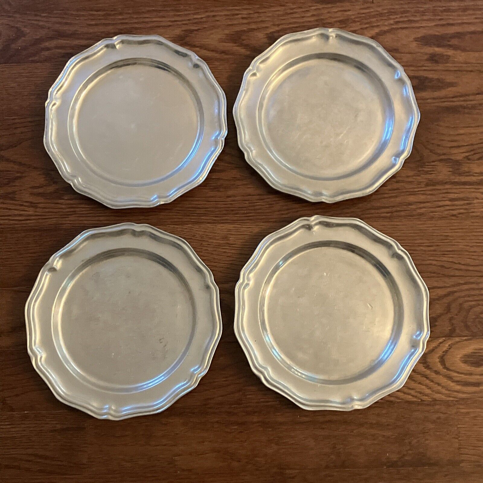 4 Wilton Armetale Country French 10 in Dinner Plates Matte Pewter RWP Aluminum