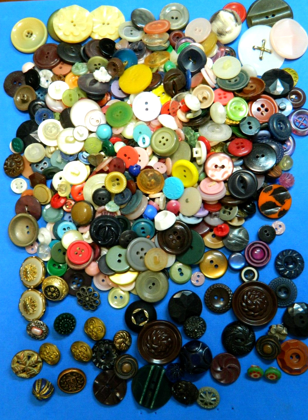 Lg LOT Assortment Plastic HOUSEDRESS SHIRT Buttons Great Colors Few Blacks