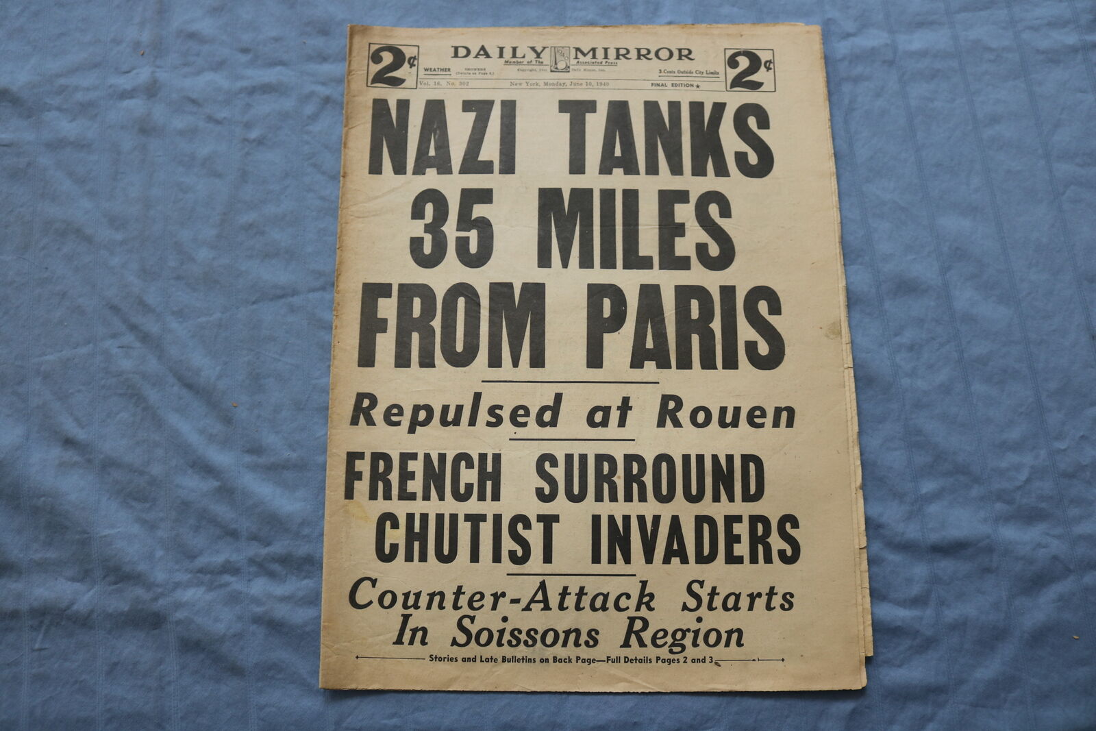 1940 JUNE 10 DAILY MIRROR NEWSPAPER - NAZI TANKS 35 MILES FROM PARIS - NP 8670