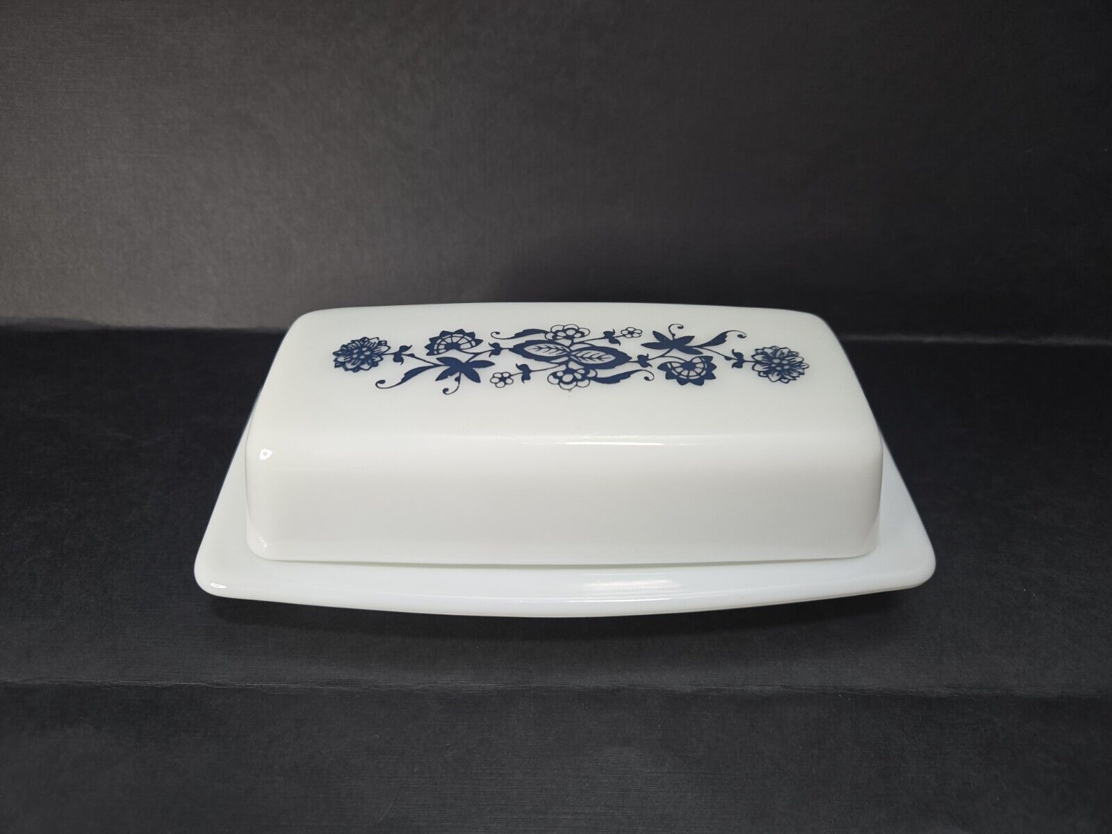 Vintage Pyrex Corelle Old Town Blue Onion Covered Butter Dish With Lid 72-B 