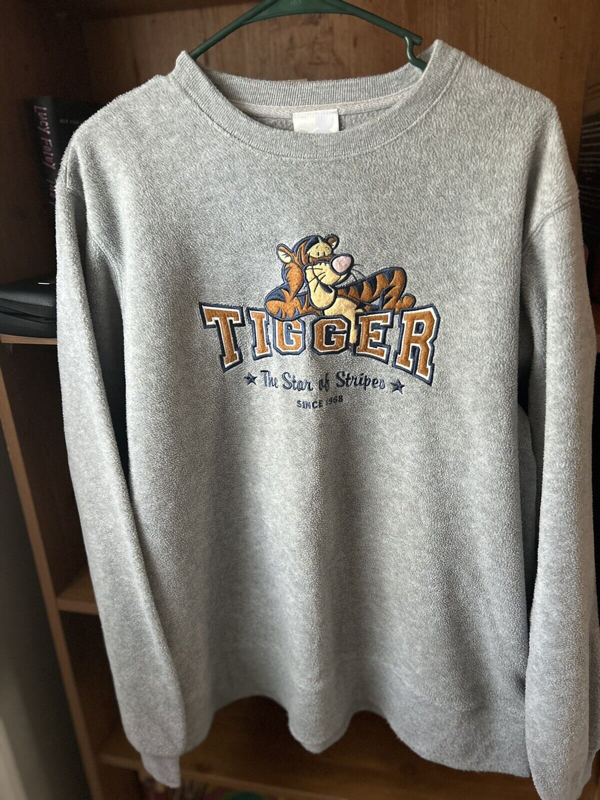 Vintage Disney Store Tigger Gray Fleece Sweatshirt Crewneck size M