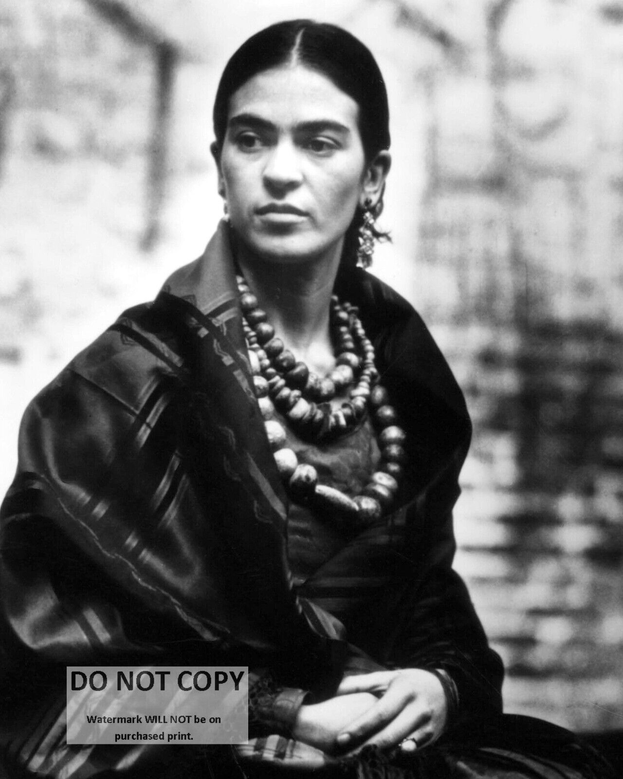 FRIDA KAHLO MEXICAN PAINTER IN 1930 - 8X10 PHOTO (MW770)