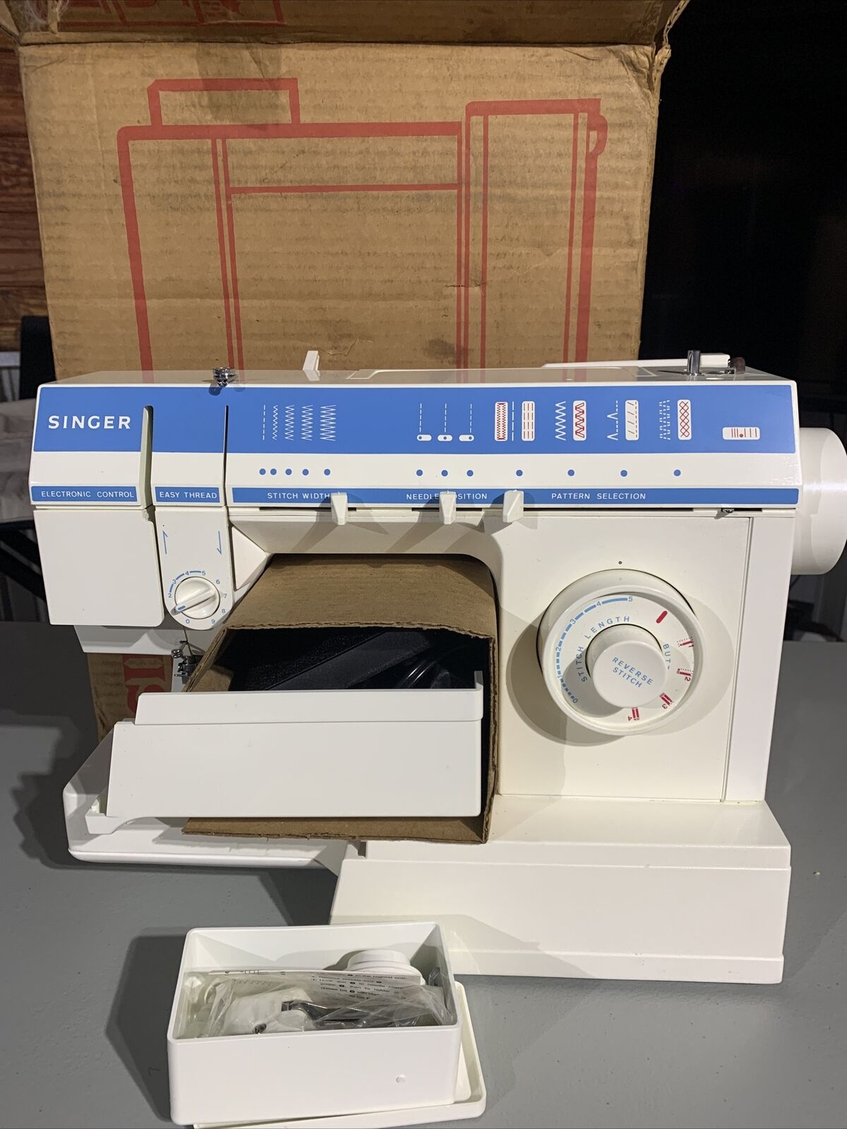 Singer Sewing Machine 4620 C Comes With Every Thing Needed Pedal And Acc.