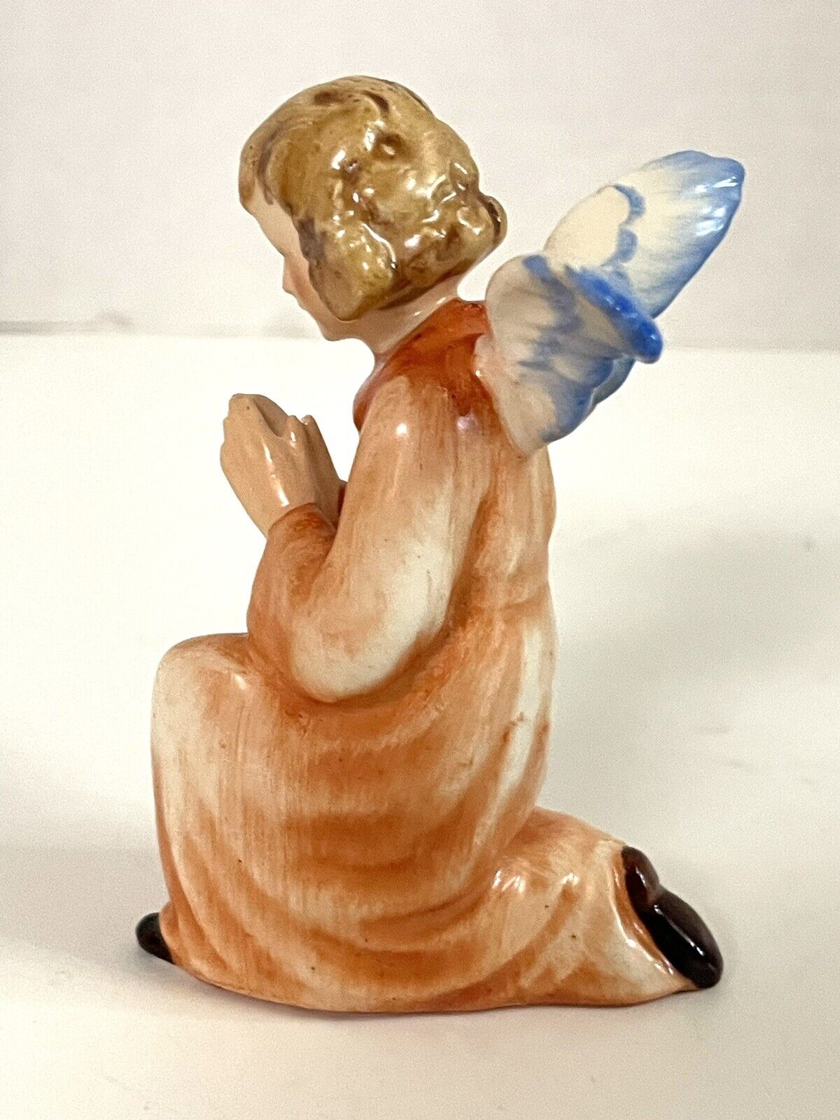RARE - Goebel Sacrart Angel Figurine - Kneeling Praying - HE 26 - B