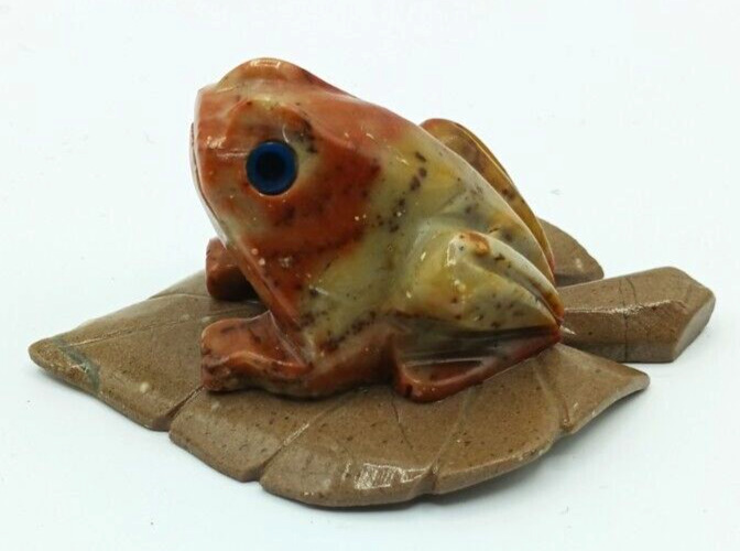 Hand Carved Soapstone Frog on Leaf Figurine Blue Eyes Vintage 3.5x2.5x1.5