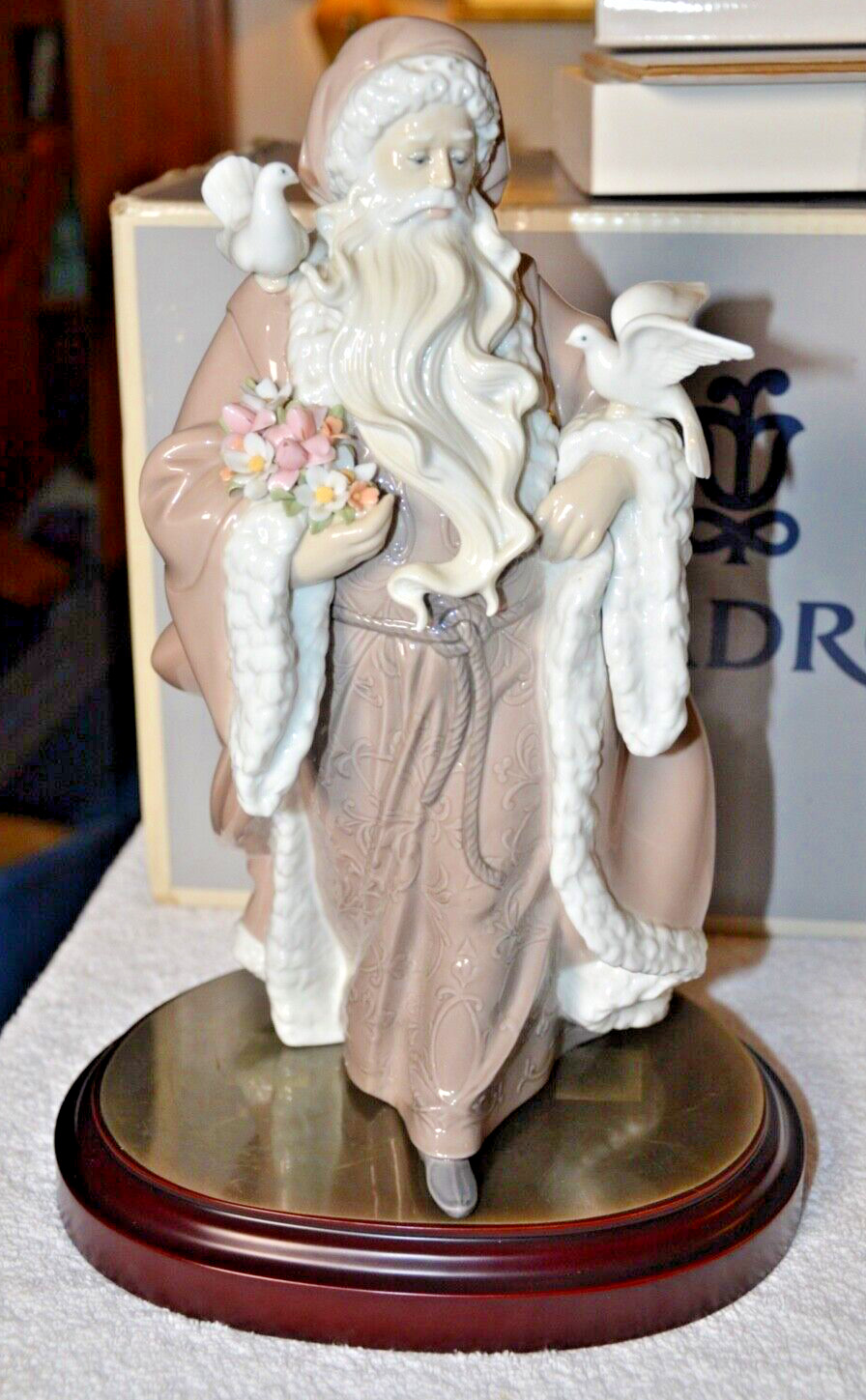 Lladro Father Christmas #1890 Signed/Numbered Pristine Condition with box Rare