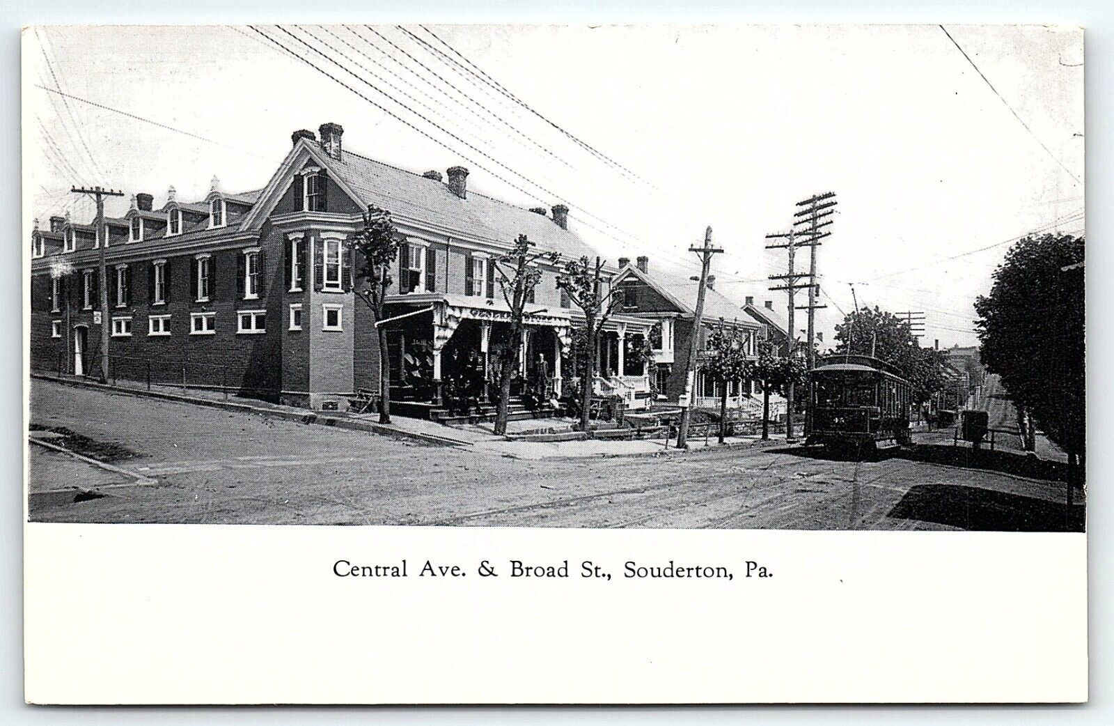 c1915 SOUDERTON PA CENTRAL AVE & BROAD ST. TROLLEY CAR UNPOSTED POSTCARD P4018