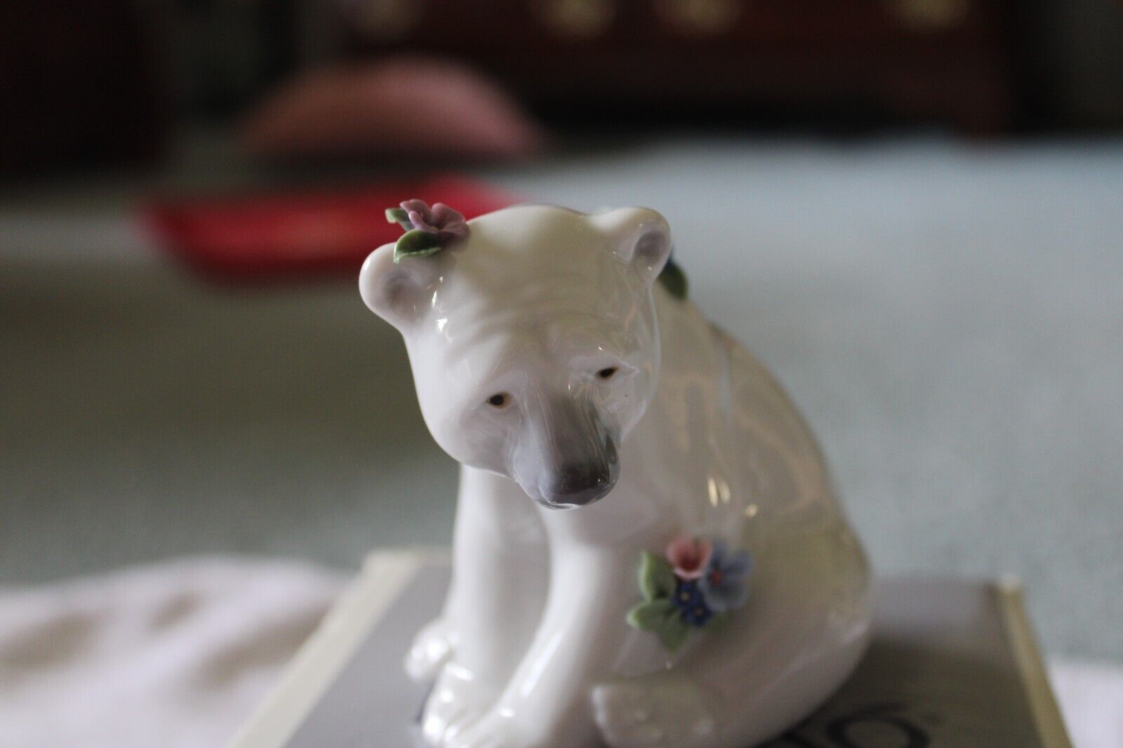 Lladro Porcelain Figurine Polar Bear with Flowers # 6356