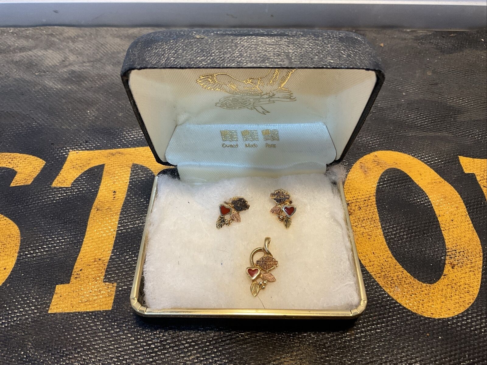 Vintage Harley Black Hills Stamper Jewelry Genuine Heart Leaf Earings Pendant