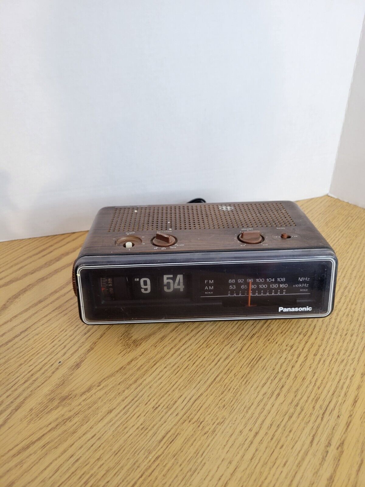Vintage Panasonic RC-6035 FLIP Wood Grain Clock Radio (Missing Knobs)