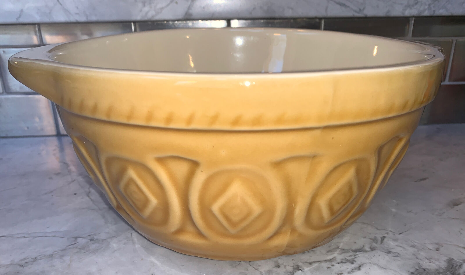 Great British Traditions Mixing Bowl with Gripstand Bottom Tan Gold VG condition