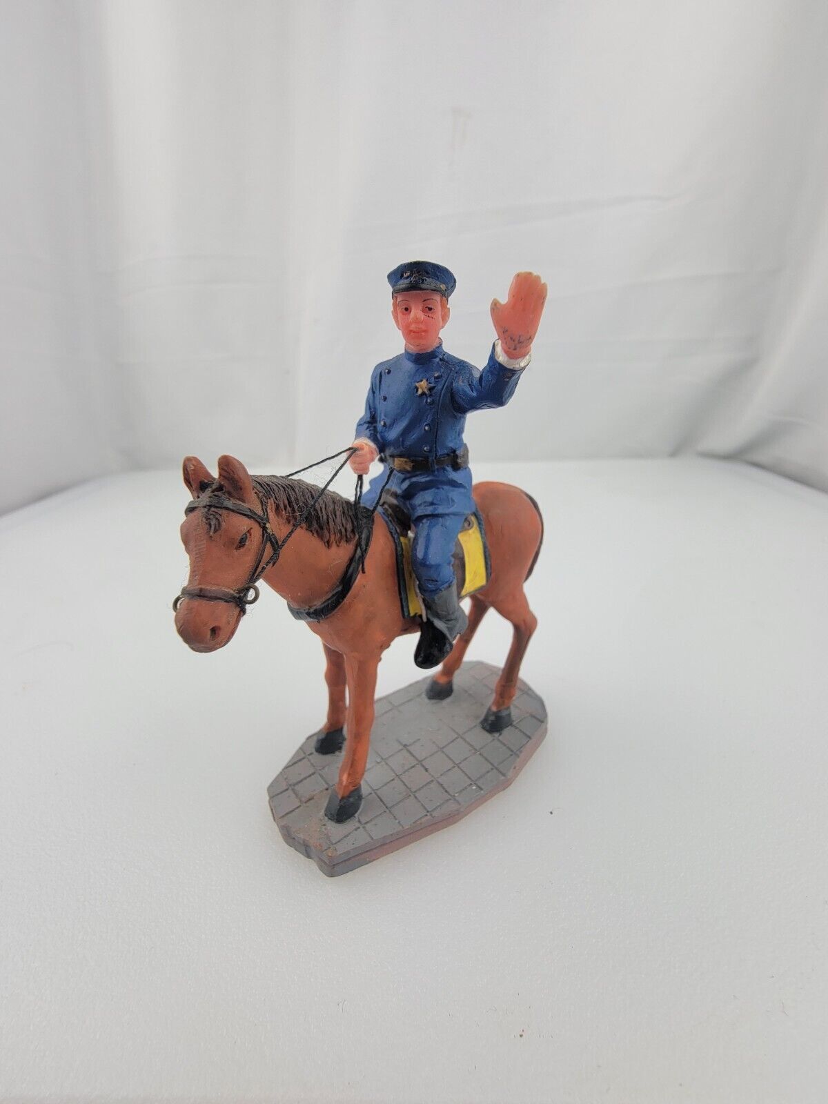Lemax Christmas Village Figurines Police Officer On A Horse  Stop Please 