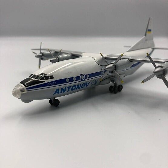 Aircraft model : Model of Antonov An-12 UR 11315