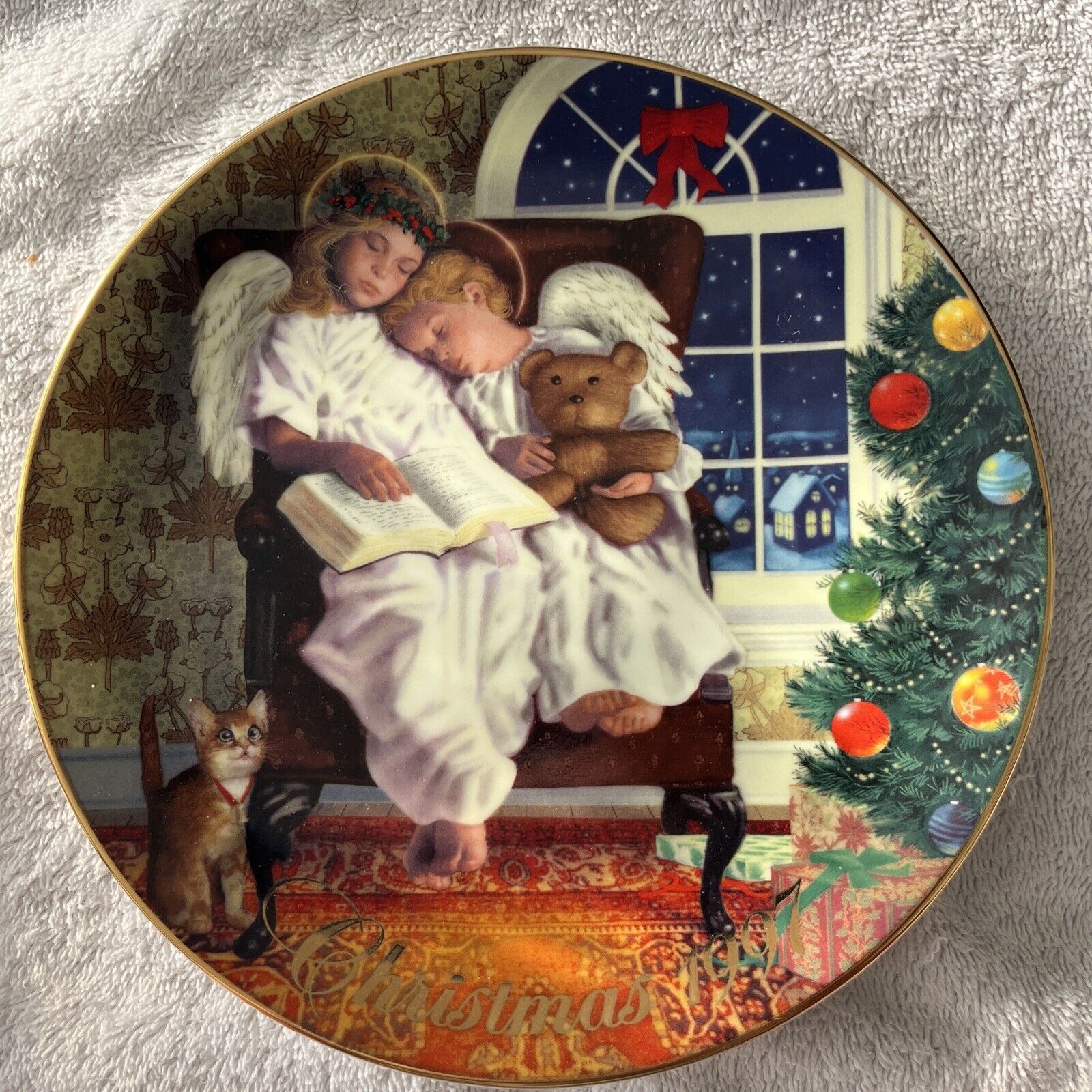 Avon 1997 Christmas Plate - Santa\'s Loving Touch - 22K GoldTrim