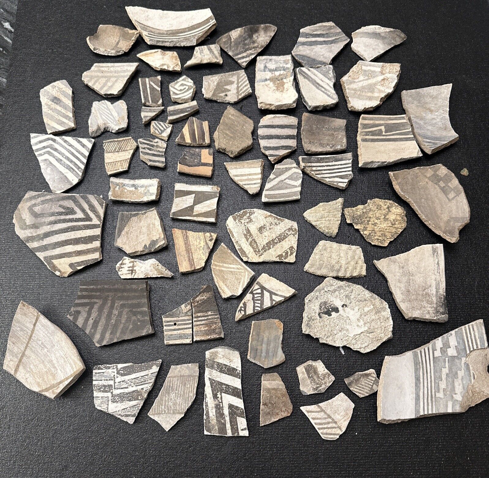 Ancient  Anasazi Indian pottery shards, lot of 50+ pieces. Beautiful Designs
