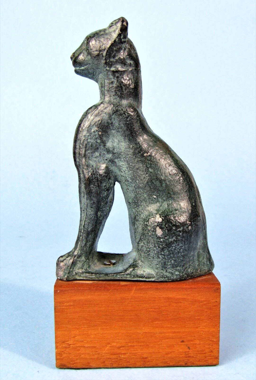 ANCIENT EGYPTIAN CAT GODDESS BASTET VERDIGRIS BRONZE METAL FIGURINE ON WOOD BASE