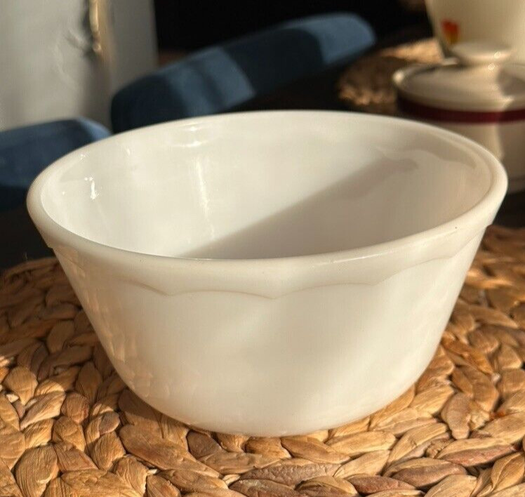 Vintage Milk Glass Scallope Edge Mixing Bowl BEAUTIFUL, VINTAGE BOWL