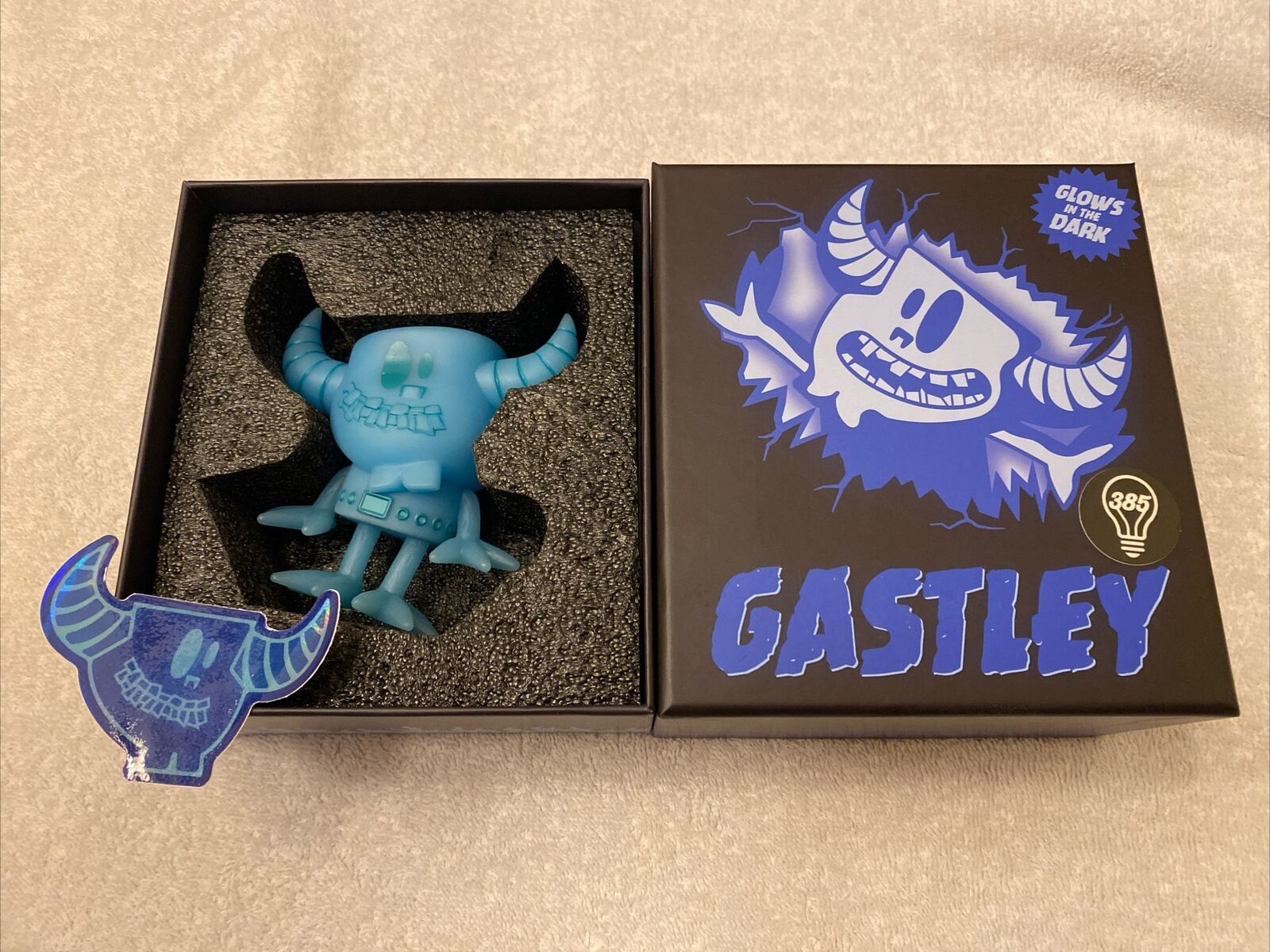Mischief Toys Icy Blue Glow Gastley Vinyl Figure LE 385 BRAND NEW IN HAND