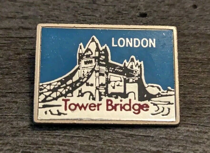 London, England Tower Bridge Historic Landmark Vintage Heavy Souvenir Lapel Pin 