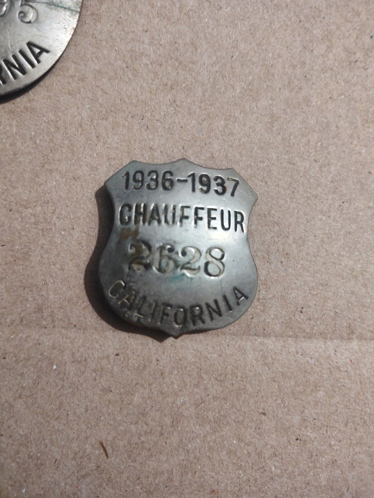 RARE VINTAGE 1936-1937 STATE of CALIFORNIA SOCAL CHAUFFEUR BADGE # 2628 