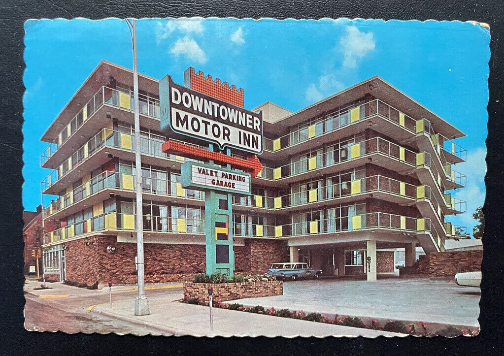 Postcard Cheyenne The Downtowner Motor Inn Wyoming USA