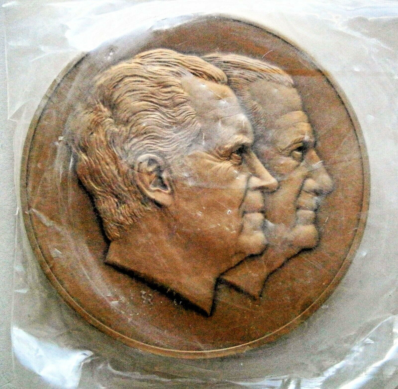 Official 1973 Nixon/Agnew Inaugural Medal sculpted by Gilroy Roberts 