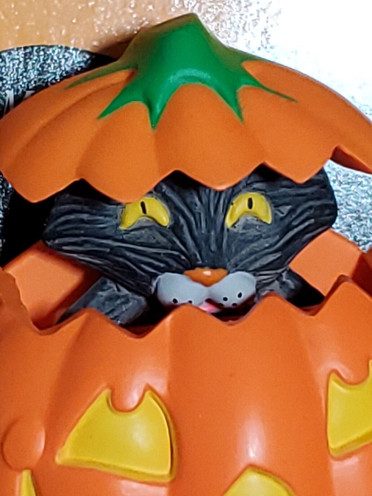 RARE VTG Hallmark Halloween Moving Lapel Pin W Black Cat That POPS UP 🎃 