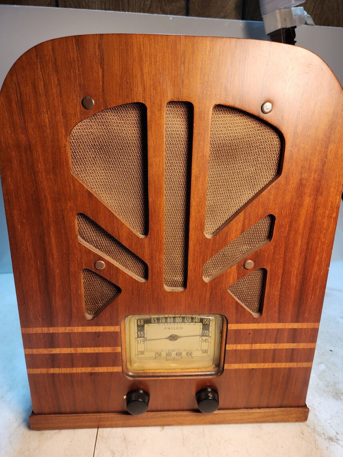 PHILCO MODEL 38-33 WOOD CATHEDRAL TABLE MODEL TUBE RADIO 1938 Tombstone 