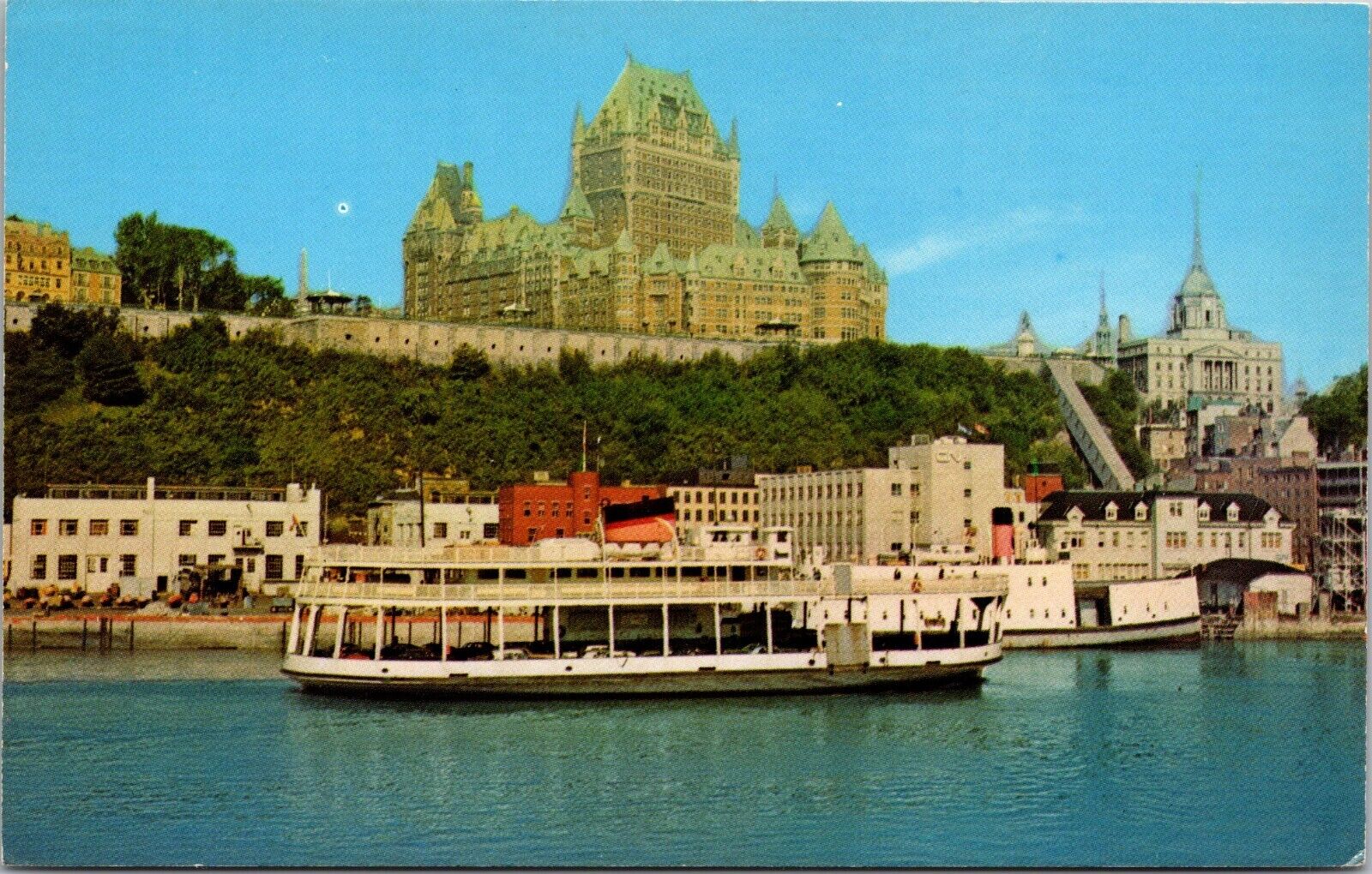 Postcard    Le Bateau Passeur Radisson devant Quebec  Canada   [do]