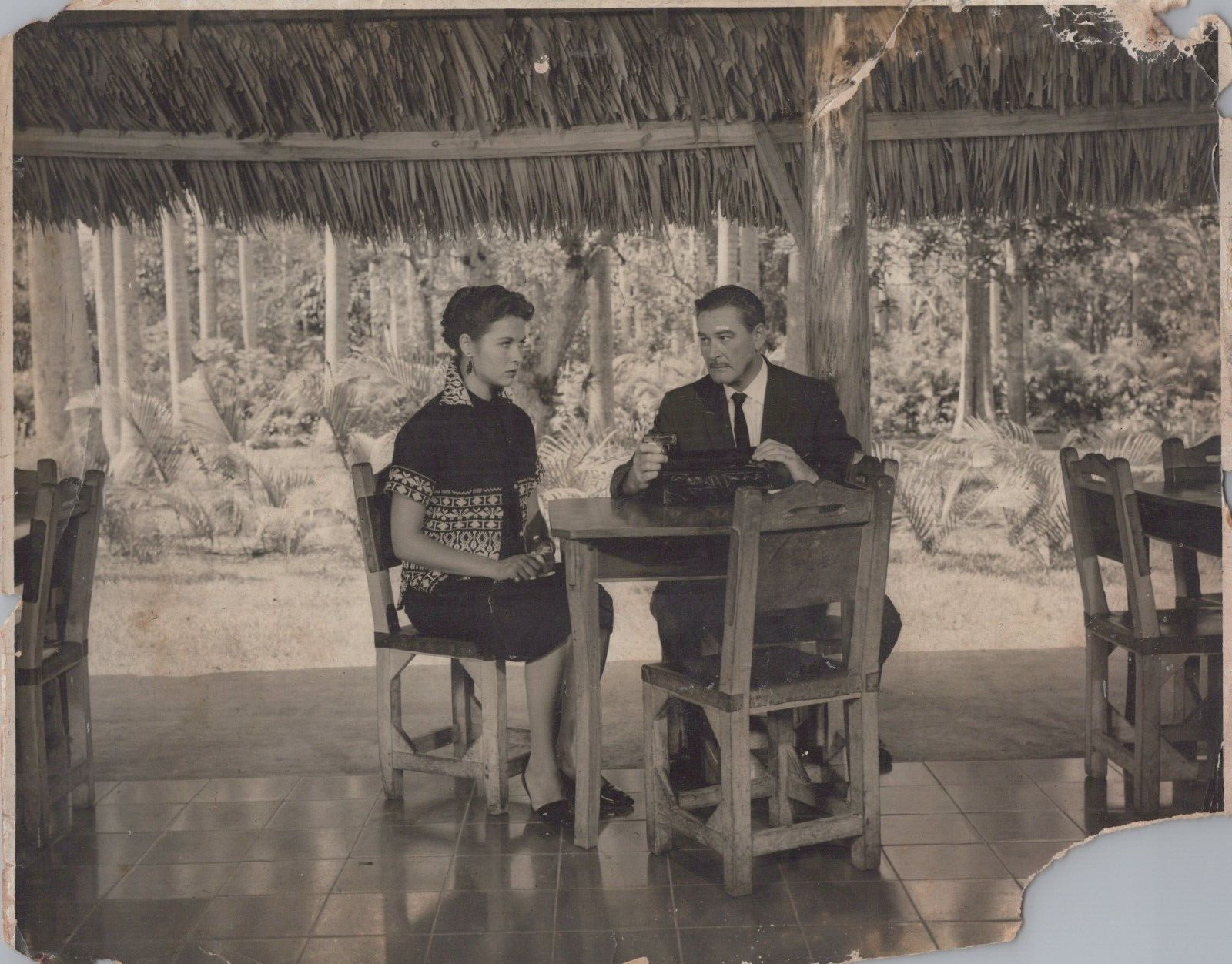 HOLLYWOOD ACTOR ERROL FLYNN & WIFE IN CUBA PORTRAIT 1950s N ESTAPE Photo 200