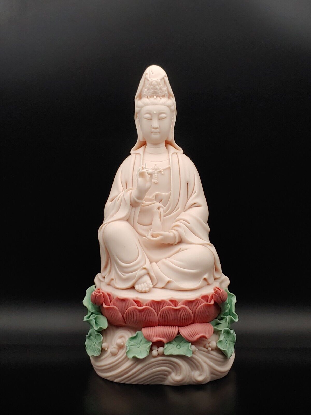 德化白瓷加彩瓷塑 苏杜村大师 观音菩萨坐像 Chinese Master Dehua White Porcelain Guanyin Figure Statue