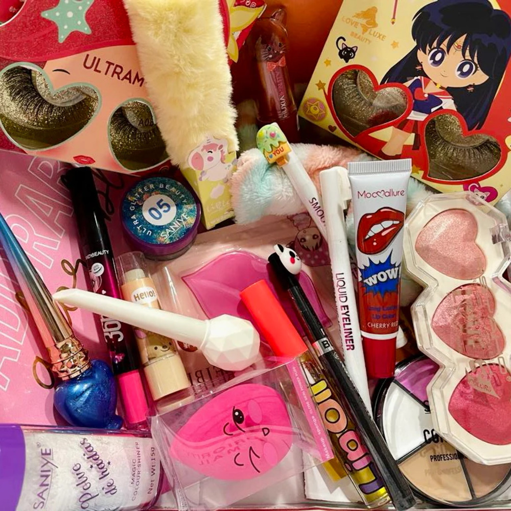 Kawaii aesthetic Makeup & Accessories Box (10PCs assorted)
