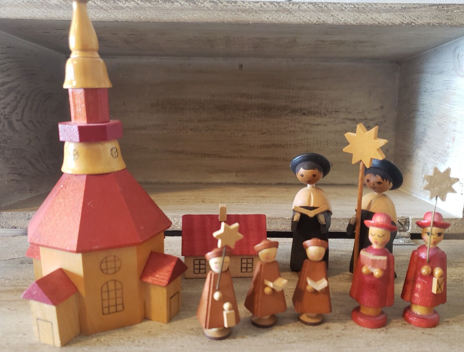 Vintage Erzgebirge mini wooden choir/caroler figurines + buildings mixed lot