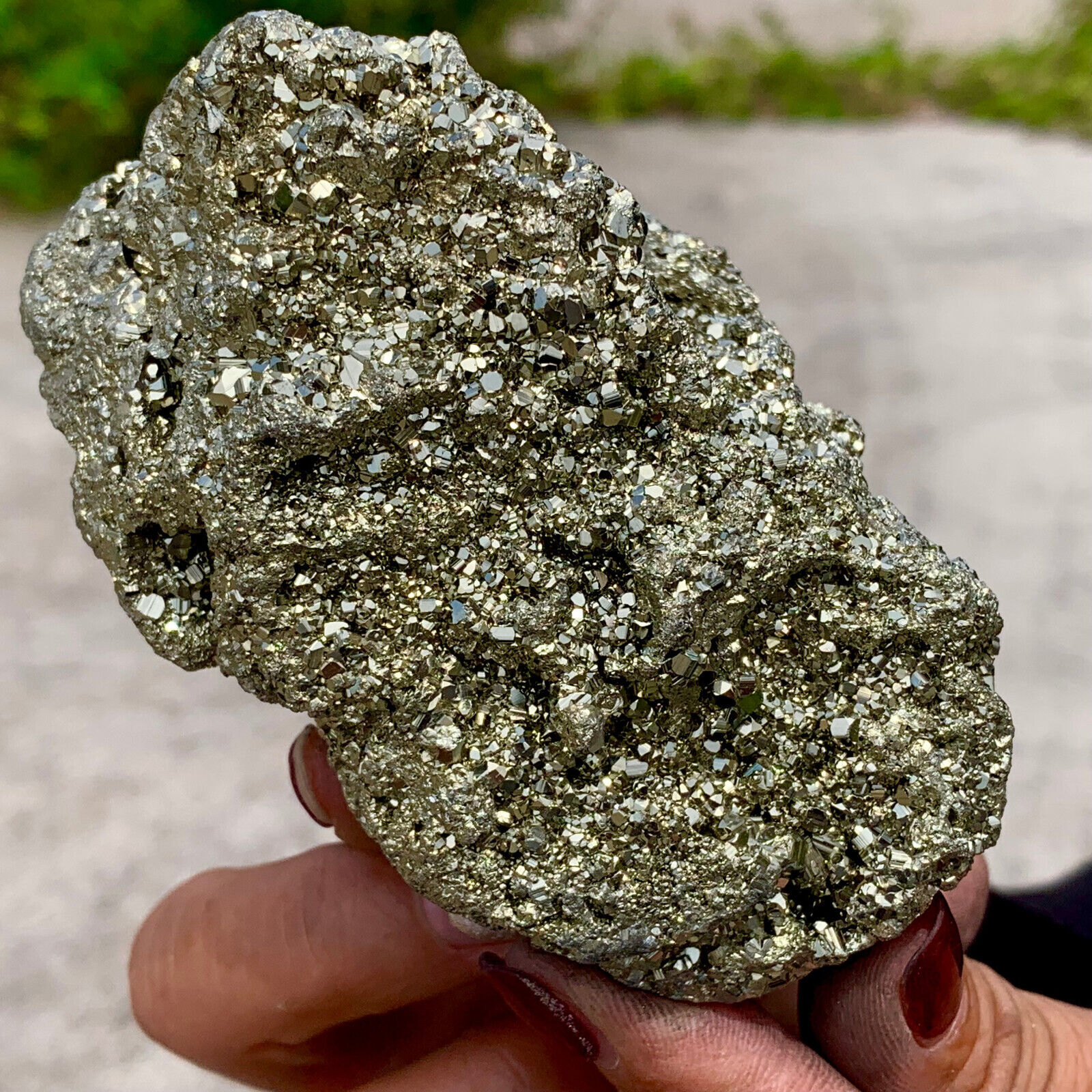 1.18LB The mineral is large, and the primary pyrite has undergone free treatment