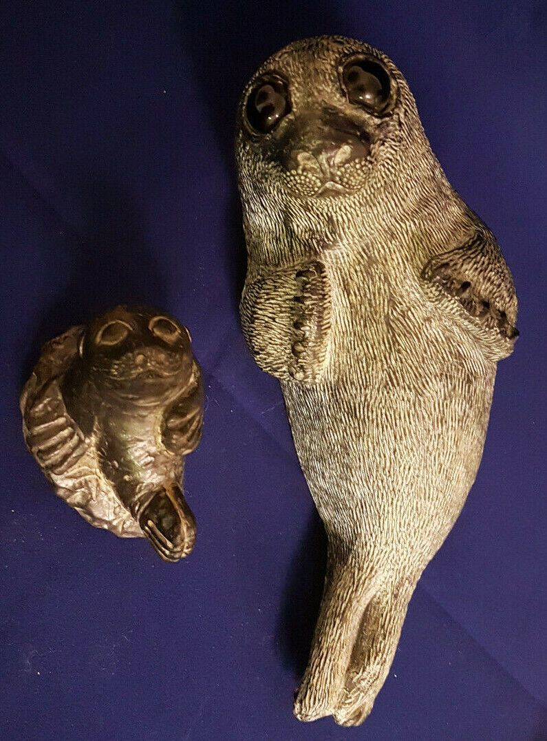 Two Wolf Original Reclining Seals. 3\