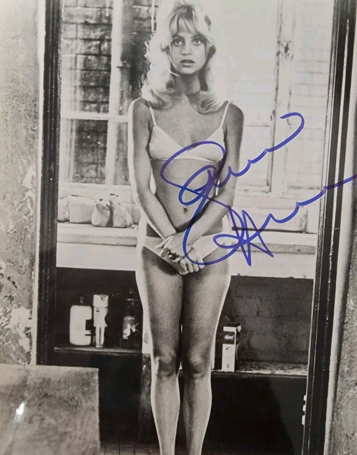 Goldie Hawn Signed Photo Great Pic 8 By 10