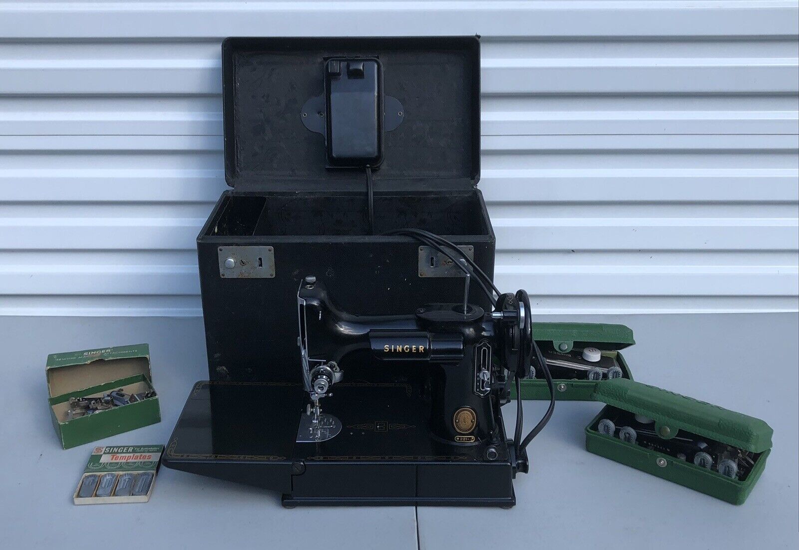 Vintage 1954 Singer Featherweight 221 Sewing Machine Case & Accessories Works