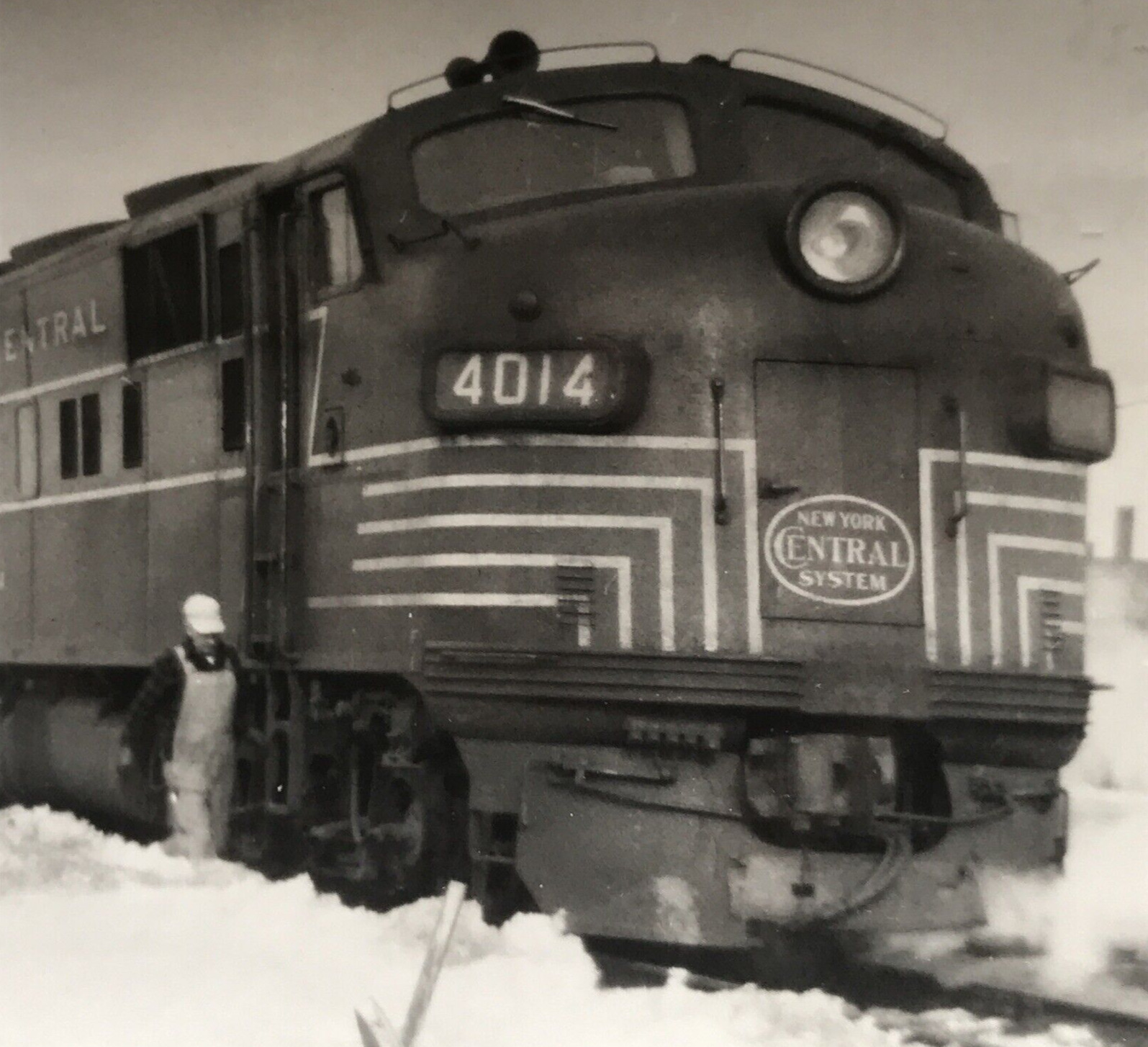 New York Central Railroad NYC #4014 Electromotive Train Photo Rochester NY 1960