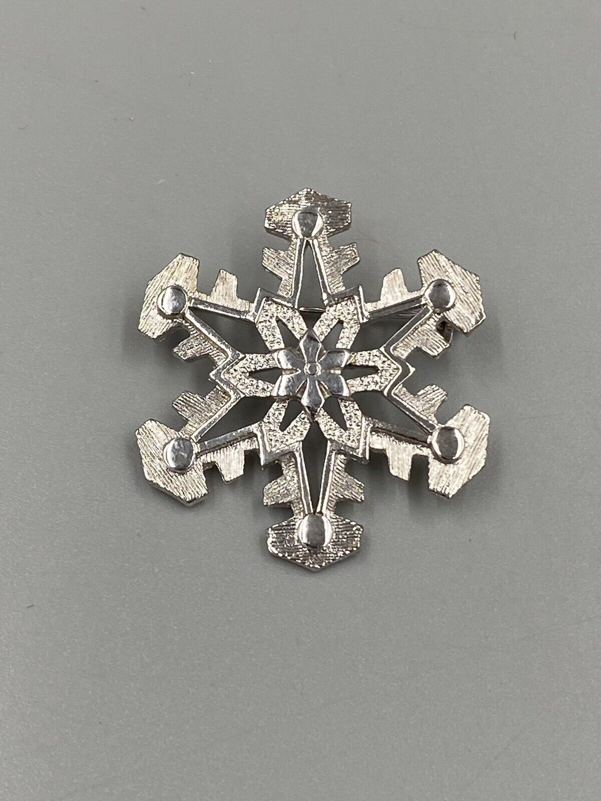 Vintage Sarah Coventry Snowflake Silver Colored Lapel Pin Brooch
